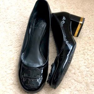 Tory Burch Amy Patent Logo Heels Pumps Size 7